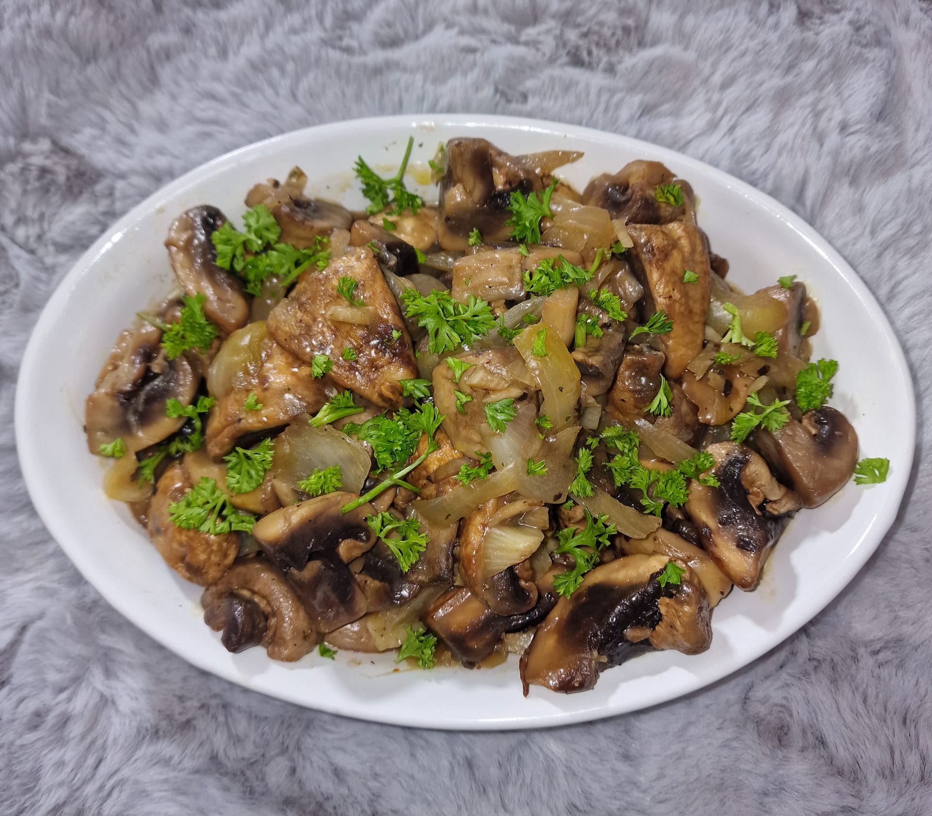 Gebratene Champignons mit Gewürzen